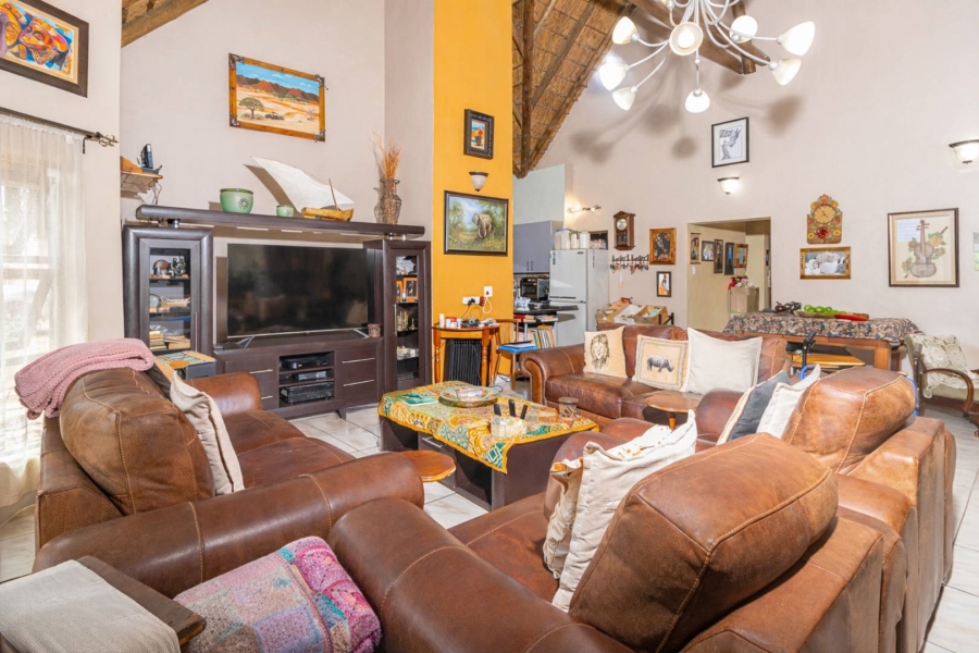 To Let 5 Bedroom Property for Rent in Melodie North West